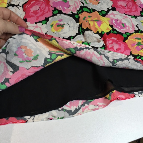 Zara Trafaluc Womens Dress Bright Spring Floral Skater Deep V-Neck Black Sz L - Picture 9 of 11